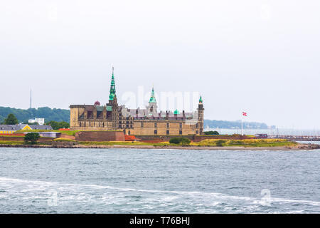 Il Castello di Kronborg sulla riva a Helsingor Foto Stock