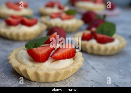 Mini crostate alla fragola. Foto Stock