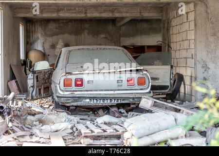 Un vecchio distrutto Mazada grigio all'interno di un edificio in rovina in Gustavia St Barts Foto Stock