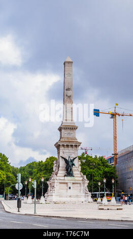 Piazza Restauradores e restauratori monumento (riacquistato l'indipendenza dalla Spagna), Avenida da Liberdade, Lisbona, Portogallo Foto Stock