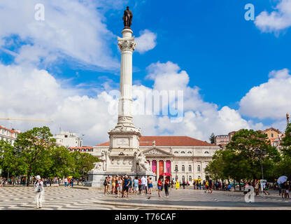 Statua del Portogallo il re Dom Pedro IV, Dona Maria II Teatro Nazionale, Piazza Rossio, quartiere Baixa, Lisbona, Portogallo Foto Stock