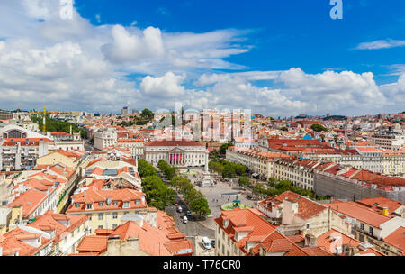 Il Portogallo, Lisbona, vista di Piazza Pedro IV dal livello superiore terrazza dell'Elevador de Santa Justa Foto Stock