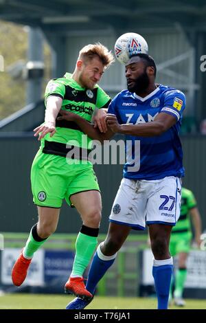 George Williams e Nathan Cameron, Forest Green Rovers FC vs Macclesfield Town FC, alla nuova terra prato. Il 13 aprile 2019 foto da Andrew Higgins Foto Stock