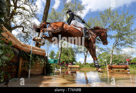 Tim prezzo su Bango a Hildon stagno di acqua sulla croce il paese durante il giorno quattro del 2019 Mitsubishi Motors Badminton Horse Trials a Badminton station wagon, nel Gloucestershire. Foto Stock