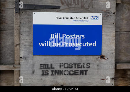 Bill poster sarà perseguita NHS Segno, Bill poster è segno di innocenti Foto Stock