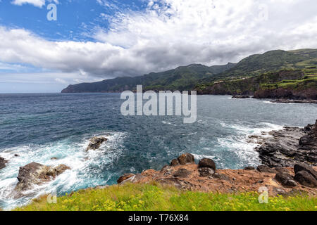 La costa da Ponta Delgada sull isola di Flores nelle Azzorre. Foto Stock