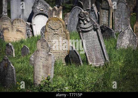 Il cimitero ebraico di Mikulov è uno dei più importanti cimiteri ebraici nella Repubblica Ceca. Si tratta di uno dei più antichi e più importante per la comunità ebraica Foto Stock