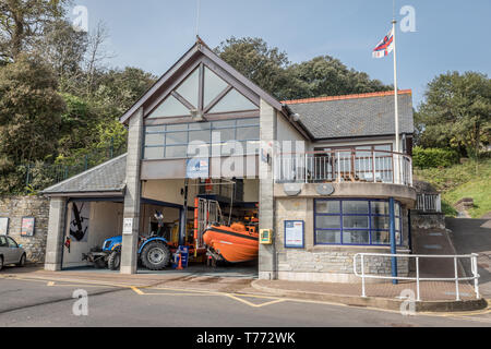 RNLI 'B Classe " Atlantic scialuppa di salvataggio 'Maureen Lilian' in Penarth scialuppa di salvataggio stazione, parte della scialuppa di salvataggio della sequenza di recupero - No.10 Foto Stock