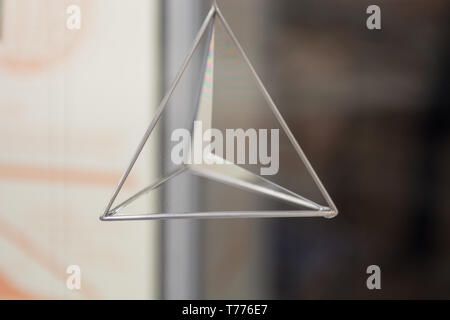 Esperimento con bolle di sapone in triangoli che si incrociano Foto Stock