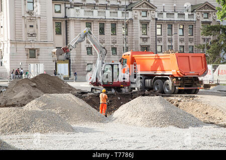 Belgrado, Serbia - Aprile 25, 2019. A Belgrado la Piazza della Repubblica sotto la ricostruzione da parte di macchinari pesanti. Belgrado è la città capitale della Serbia. Foto Stock