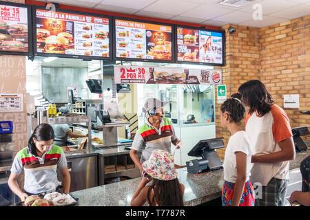 Cartagena Colombia, Bocagrande, Burger King, fast food, hamburger, ristorante ristoranti, cibo, caffè, interno, banco, clienti, cassiere Foto Stock