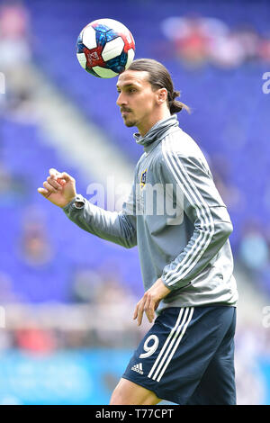 Harrison, New Jersey, USA. Il 4 maggio, 2019. LA galassia in avanti di Zlatan IBRAHIMOVIC (9) è visto alla Red Bull Arena di Harrison New Jersey New York sconfigge Los Angeles da 3 a 2 Credito: Brooks von Arx/ZUMA filo/Alamy Live News Foto Stock