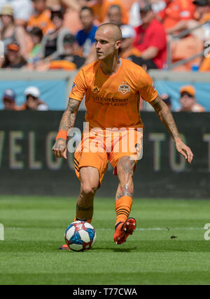 Texas, Stati Uniti d'America. 04 Maggio, 2019. Maggio 04, 2019 Houston Dynamo defender Struna Aljaz (6) durante un match tra FC Dallas e Houston Dynamo BBVA Compass Stadium di Houston, Texas. A metà Houston Dynamo porta FC Dallas 1-0 Maria Lysaker/CSM Credito: Cal Sport Media/Alamy Live News Foto Stock