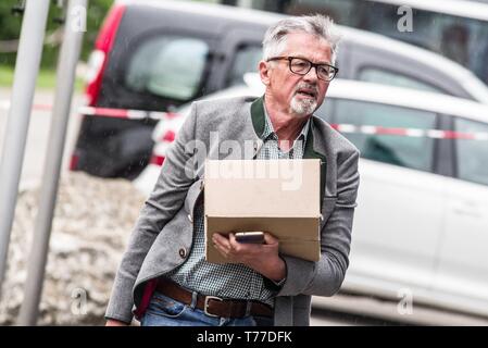 Greding, Baviera, Germania. Il 4 maggio, 2019. BERNHARD ZIMNIOK dell'AFD. Die estremista di destra a fianco della alternativa per la Germania parte conosciuta come 'der Fluegel'' ("l'ala'') apparso in Greding, vicino a Norimberga in Baviera. Che figurano con il gruppo è stato Bjoern Hoecke, Benjamin Nolte, Bernhard Zimniok e Christina Baum. I partecipanti, ivi compreso il credito: ZUMA Press, Inc./Alamy Live News Foto Stock