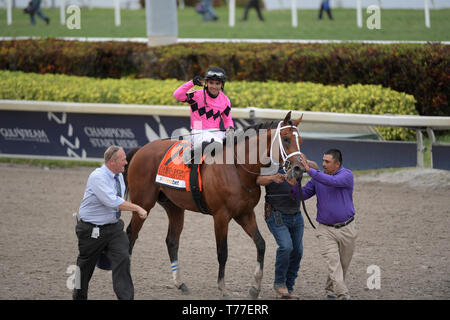 HALLANDALE, FLORIDA - MARZO 30: Massima protezione #7, guidato da Luis Saez, vince il derby della Florida a Gulfstream Park il 30 marzo 2019 in Hallandale, Florida Persone: Massima protezione, Luis Saez Foto Stock