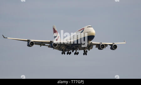 Richmond, British Columbia, Canada. Il 3 maggio, 2019. Un British Airways Boeing 747-400 (G-CIVN) wide-body jetliner sul breve avvicinamento finale per l'atterraggio all'Aeroporto Internazionale di Vancouver. Credito: Bayne Stanley/ZUMA filo/Alamy Live News Foto Stock