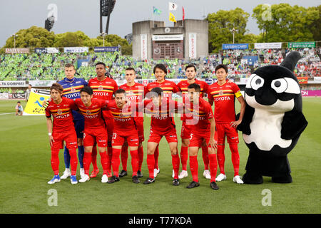 Shonan BMW Stadium Hiratsuka, Kanagawa, Giappone. Il 4 maggio, 2019. Nagoya Grampus gruppo team line-up, 4 maggio 2019 - Calcetto : 2019 J1 League match tra Shonan Bellmare 1-1 Nagoya Grampus a Shonan BMW Stadium Hiratsuka, Kanagawa, Giappone. Credito: Naoki Morita AFLO/sport/Alamy Live News Foto Stock