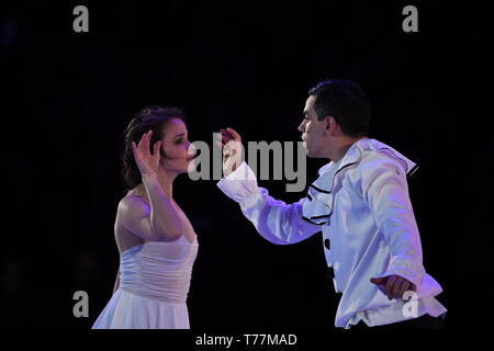 Bologna, Italia. 04 Maggio, 2019. Anna Cappellini & Luca Lanotte dall Italia effettuando in corrispondenza di Bol su ghiaccio, esposizione di gala in Bologna Italia il 4 maggio 2019. Credito: Raniero Corbelletti/AFLO/Alamy Live News Credito: Aflo Co. Ltd./Alamy Live News Foto Stock