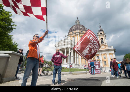 Torino Piemonte, Italia. Il 4 maggio, 2019. Torino, Italy-May 4, 2019:Anniversario del settantesimo anniversario della tragedia di Superga commemorazione del Grande Torino con la presenza del Torino FC del team torinese, Italia Credito: Stefano Guidi/ZUMA filo/Alamy Live News Foto Stock