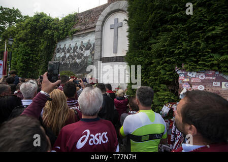 Torino Piemonte, Italia. Il 4 maggio, 2019. Torino, Italy-May 4, 2019:Anniversario del settantesimo anniversario della tragedia di Superga commemorazione del Grande Torino con la presenza del Torino FC del team torinese, Italia Credito: Stefano Guidi/ZUMA filo/Alamy Live News Foto Stock