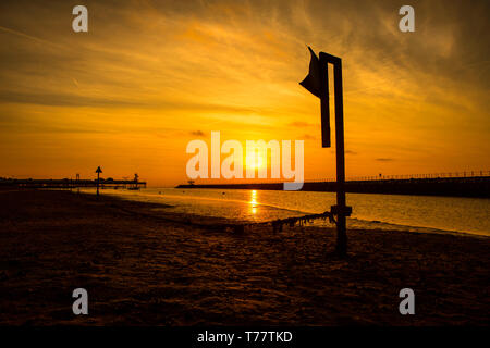 Sunset over Herne Bay Pier, Kent, Regno Unito Foto Stock