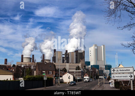 Brown centrali a carbone vegetale della società RWE Power in Niederaussem Foto Stock