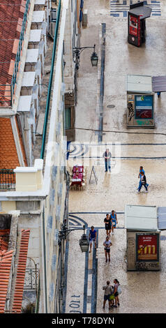 Frammento di Aurea street, viste dall'Elevador de Santa Justa, Lisbona, Portogallo Foto Stock