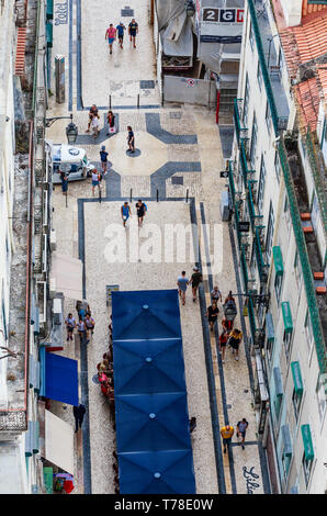 Frammento di Aurea street, viste dall'Elevador de Santa Justa, Lisbona, Portogallo Foto Stock