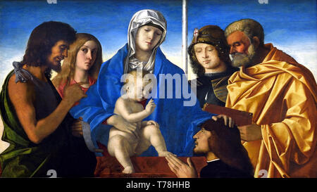 La Vergine e il Bambino circondati da San Giovanni Battista, Maria Maddalena, San Giorgio, San Pietro e un donatore di 1490 - 1500 da Giovanni Bellini e workshop noto a Venezia nel 1459 - 1516, Foto Stock