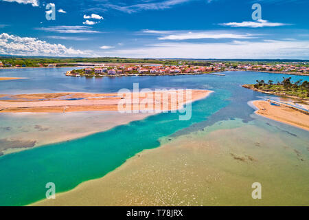 Città storica di Nin laguna e spiaggia scanni vista aerea, Dalmazia regione della Croazia Foto Stock