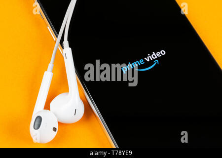 A Helsinki, Finlandia, 4 Maggio 2019: Amazon Video icona applicazione su Apple iPhone schermo X close-up. Amazon PrimeVideo icona app. La perfezione del Amazon applic Foto Stock