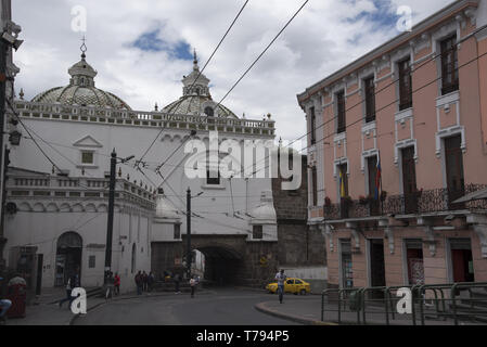 Costruito a partire dal 1580 e finite attorno al 1650 Santo Domingo monastero è uno dei più imponenti di stile coloniale e chiese in Quito Ecuador e. Foto Stock