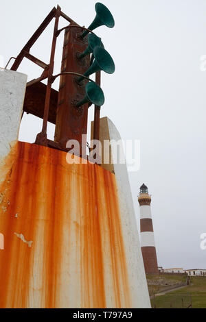 Dennis Capo Faro e la vecchia sirena da nebbia, North Ronaldsay, Orkney Foto Stock