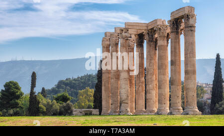 Le colonne dell'antico tempio di Zeus Olimpio , Athens, Grecia Foto Stock