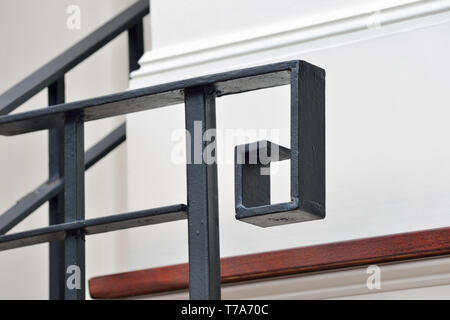 Corrimano decorativo in ferro battuto su scale esterne in pietra (Marche,  Italia, Europa Foto stock - Alamy