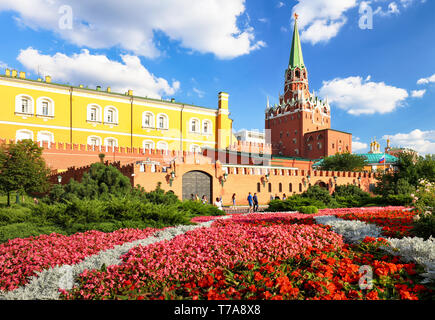 Il Cremlino di Mosca con fiori park, Russia Foto Stock