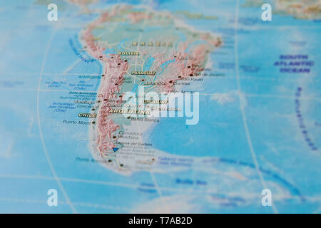Argentina, Cile e Uruguay in stretta sulla mappa. Focus sul nome del paese. La vignettatura effetto. Foto Stock