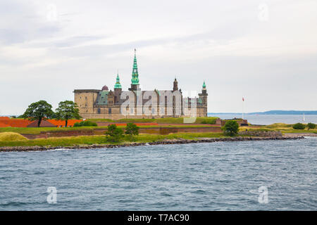 Il Castello di Kronborg sulla riva a Helsingor Foto Stock