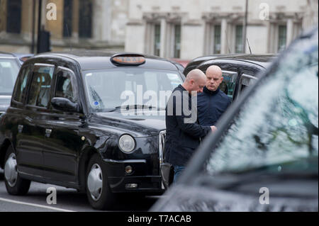 Taxi con licenza protesta al di fuori del Parlamento. La piazza del Parlamento, Westminster, London. Xxii Marzo 2019 Foto Stock