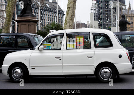 Taxi con licenza protesta al di fuori del Parlamento. La piazza del Parlamento, Westminster, London. Xxii Marzo 2019 Foto Stock