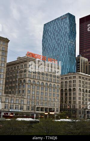Il Congress Hotel lungo il Millennium Park, Chicago, Illinois Foto Stock