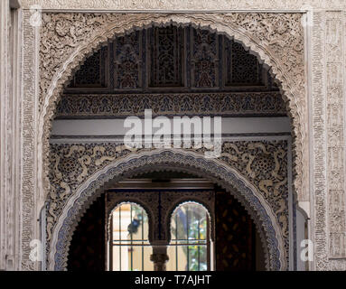 Primo piano della parete ornata in Alhambra Palace Foto Stock