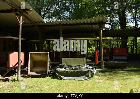 Perso il posto, urbano esplorando, Strassenbahn, tranvia, Klagenfurt, Kärnten, Österreich, aufgelassen, stillgelegt, Remise, Wagen, Straßenbahnwagen, Oberlei Foto Stock