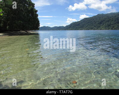Vista della spiaggia di Isola Nusi Nabire Papua Indonesia Foto Stock