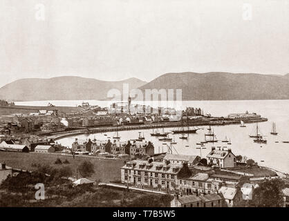 Un palazzo di fine ottocento vista della baia protetta di Gourock, una cittadina sulla sponda orientale della tomaia Firth of Clyde nel Inverclyde area del consiglio nelle acque ad ovest della Scozia. Come molti Scottish cittadine di mare, Gourock turistiche apice è stato nella seconda metà del XIX secolo e la prima metà del Novecento. Foto Stock