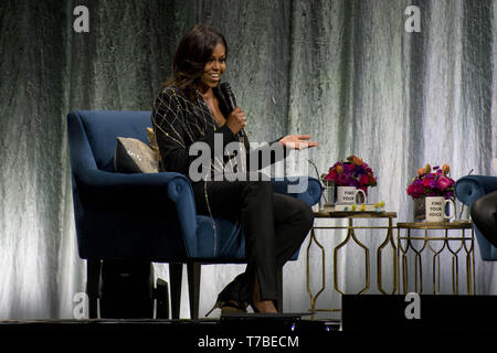 4 maggio 2019 - Toronto, Ontario, Canada - Toronto ha ospitato ex First Lady Michelle Obama, come viaggia per il continente nel suo libro tour, ''diventando''. ''Diventando'' è un ricordo autobiografico della First Lady del tempo in ufficio. Nella foto: Michelle Obama (credito Immagine: © Angelo Marchini/ZUMA filo) Foto Stock