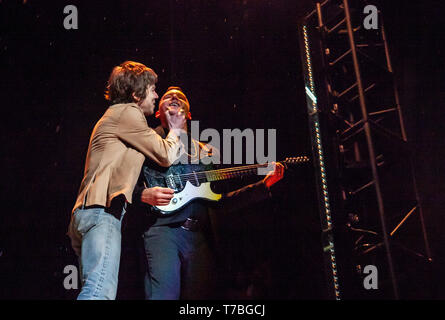 ATLANTA, Georgia - 04 Maggio: Matt Shultz, Brad Shultz di gabbia l'Elefante compie durante il giorno 2 di traballante ginocchia Music Festival ad Atlanta Central Park a Maggio 04, 2019 in Atlanta, Georgia. Foto: Ryan Fleisher/imageSPACE/MediaPunch Foto Stock