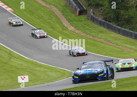 Longfield, Regno Unito. 05 Maggio, 2019. BLACK FALCON la Mercedes-AMG GT3 con i piloti Luca Stolz & Maro Engel durante la gara 1 di Blancpain GT World Challenge Europa a Brands Hatch, Longfield, in Inghilterra il 5 maggio 2019. Foto di Jurek Biegus. Solo uso editoriale, è richiesta una licenza per uso commerciale. Nessun uso in scommesse, giochi o un singolo giocatore/club/league pubblicazioni. Credit: UK Sports Pics Ltd/Alamy Live News Foto Stock