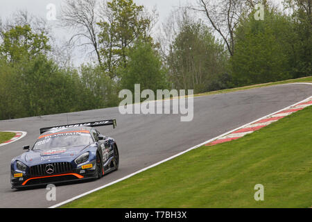 Longfield, Regno Unito. 05 Maggio, 2019. Akka Team ASP la Mercedes-AMG GT3 con i piloti Nico Bastian & Thomas Neubauer durante la gara 1 di Blancpain GT World Challenge Europa a Brands Hatch, Longfield, in Inghilterra il 5 maggio 2019. Foto di Jurek Biegus. Solo uso editoriale, è richiesta una licenza per uso commerciale. Nessun uso in scommesse, giochi o un singolo giocatore/club/league pubblicazioni. Credit: UK Sports Pics Ltd/Alamy Live News Foto Stock