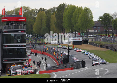 Longfield, Regno Unito. 05 Maggio, 2019. La griglia costituisce per la partenza di Gara 2 di Blancpain GT World Challenge Europa a Brands Hatch, Longfield, in Inghilterra il 5 maggio 2019. Foto di Jurek Biegus. Solo uso editoriale, è richiesta una licenza per uso commerciale. Nessun uso in scommesse, giochi o un singolo giocatore/club/league pubblicazioni. Credit: UK Sports Pics Ltd/Alamy Live News Foto Stock